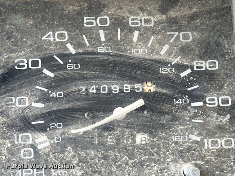 image for item NR9838 1992 Nissan KSLM-FBU flatbed pickup truck