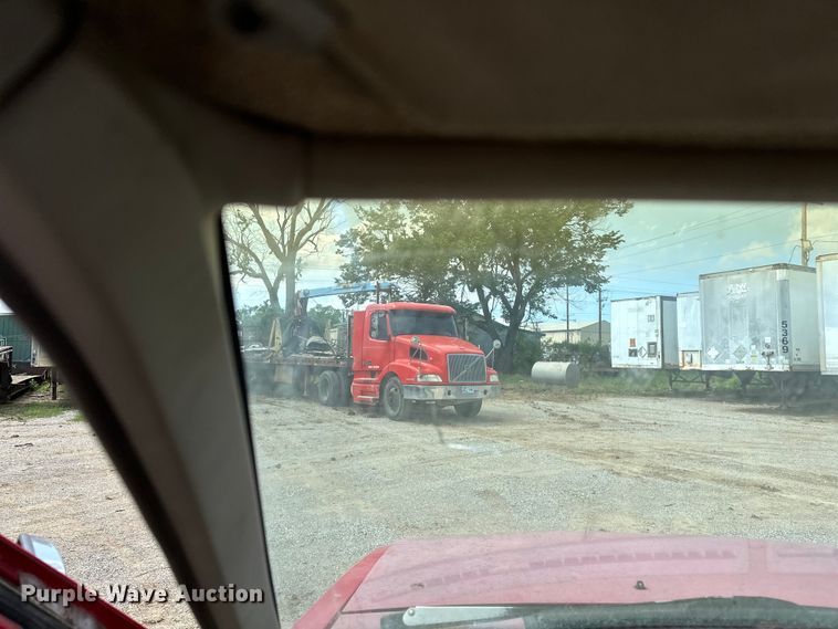 image for item NR9838 1992 Nissan KSLM-FBU flatbed pickup truck