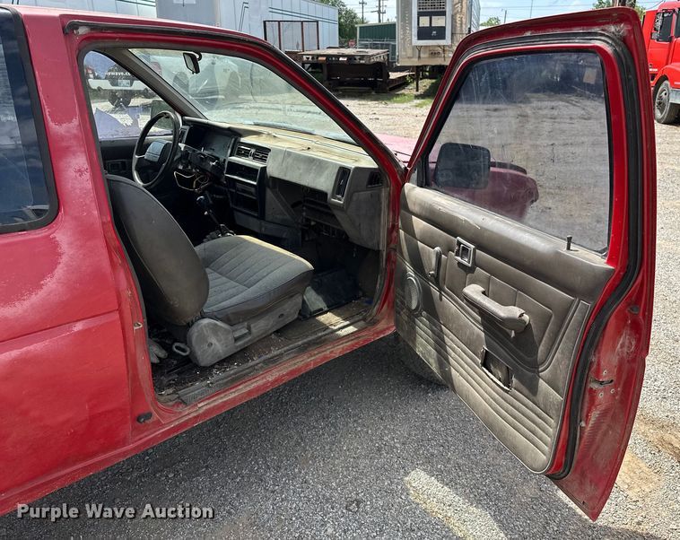 image for item NR9838 1992 Nissan KSLM-FBU flatbed pickup truck