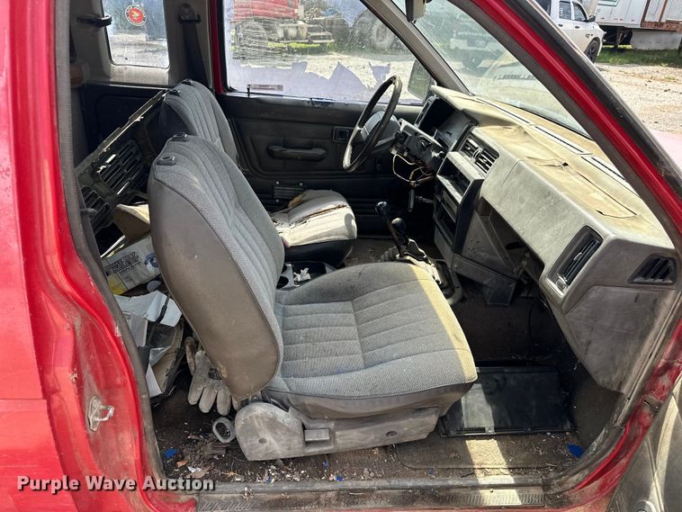 image for item NR9838 1992 Nissan KSLM-FBU flatbed pickup truck