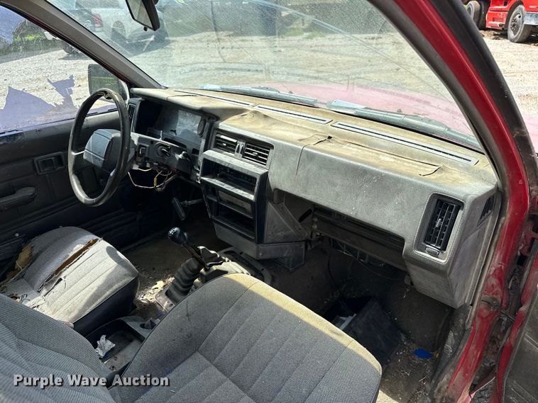 image for item NR9838 1992 Nissan KSLM-FBU flatbed pickup truck