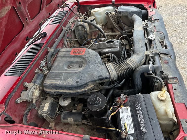 image for item NR9838 1992 Nissan KSLM-FBU flatbed pickup truck