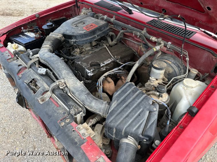 image for item NR9838 1992 Nissan KSLM-FBU flatbed pickup truck