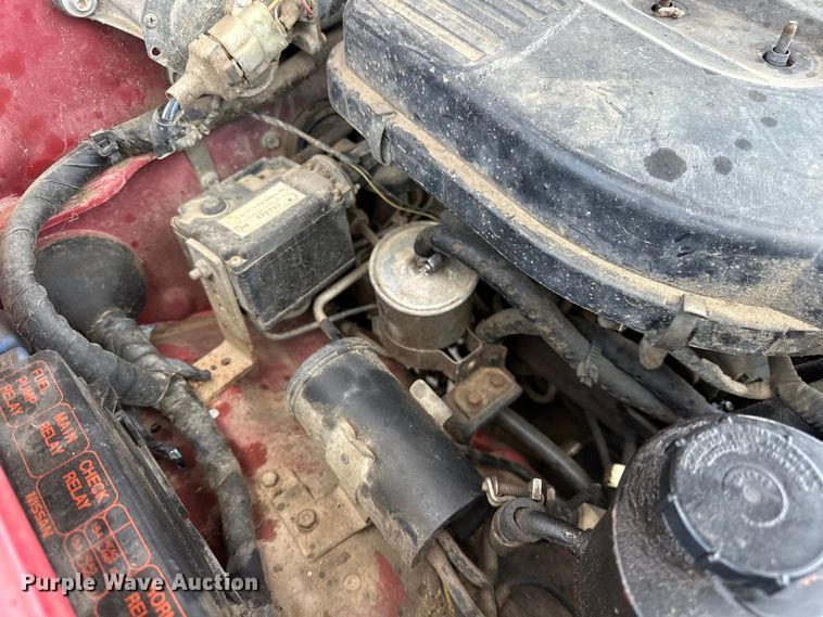 image for item NR9838 1992 Nissan KSLM-FBU flatbed pickup truck