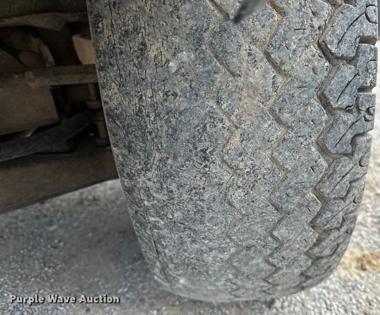 image for item NR9838 1992 Nissan KSLM-FBU flatbed pickup truck