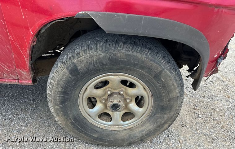 image for item NR9838 1992 Nissan KSLM-FBU flatbed pickup truck