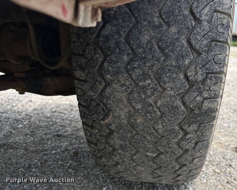 image for item NR9838 1992 Nissan KSLM-FBU flatbed pickup truck