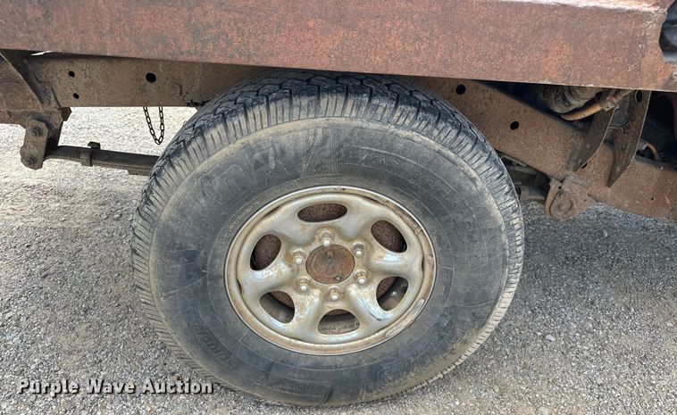 image for item NR9838 1992 Nissan KSLM-FBU flatbed pickup truck