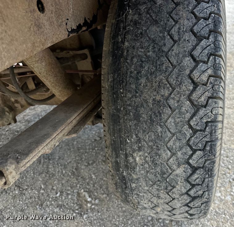 image for item NR9838 1992 Nissan KSLM-FBU flatbed pickup truck