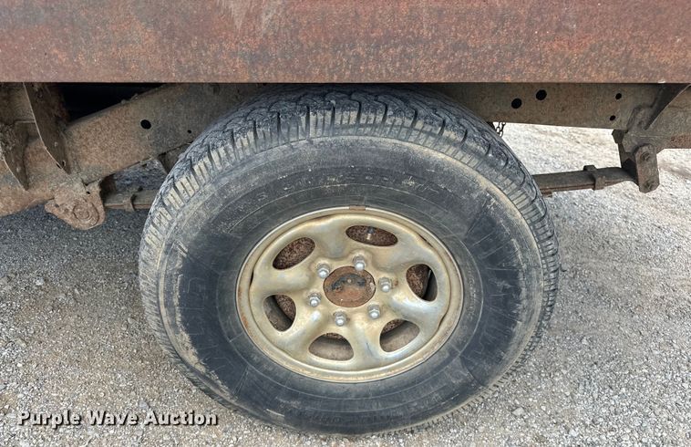 image for item NR9838 1992 Nissan KSLM-FBU flatbed pickup truck