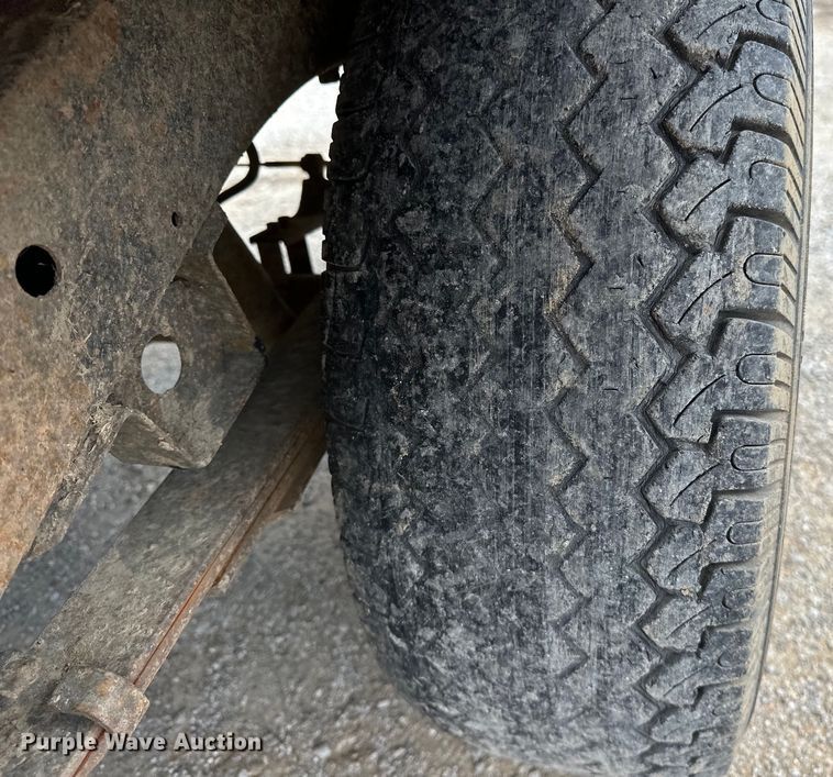 image for item NR9838 1992 Nissan KSLM-FBU flatbed pickup truck