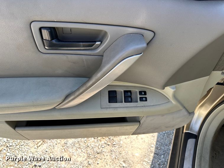 image for item NR9855 2002 Infiniti FX35 SUV