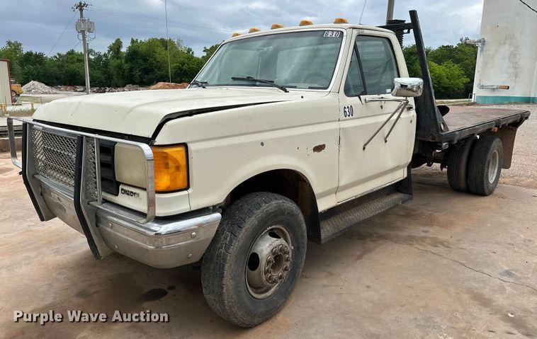 image for item NR9872 1988 Ford  F-Super Duty flatbed truck