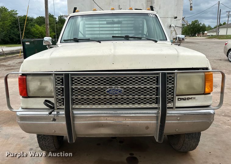 image for item NR9872 1988 Ford  F-Super Duty flatbed truck