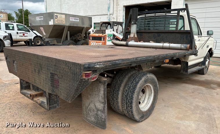 image for item NR9872 1988 Ford  F-Super Duty flatbed truck