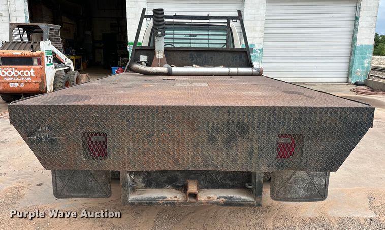 image for item NR9872 1988 Ford  F-Super Duty flatbed truck
