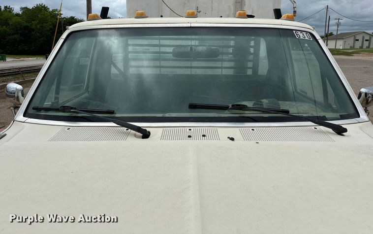 image for item NR9872 1988 Ford  F-Super Duty flatbed truck