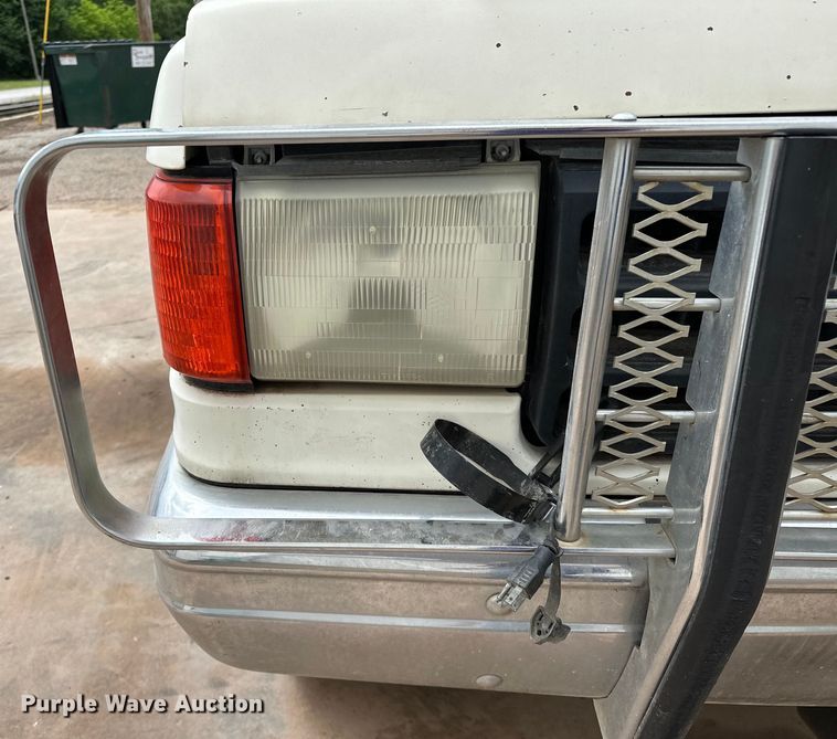 image for item NR9872 1988 Ford  F-Super Duty flatbed truck