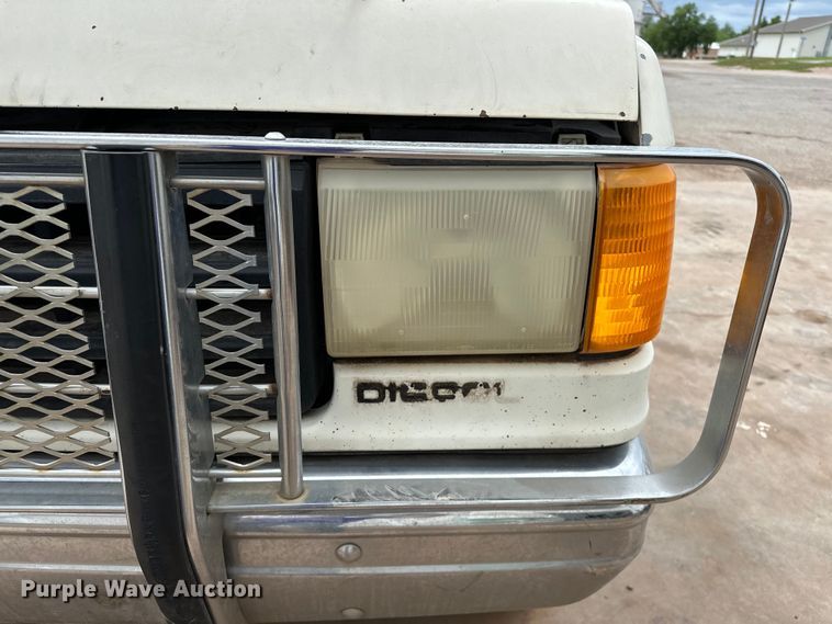 image for item NR9872 1988 Ford  F-Super Duty flatbed truck