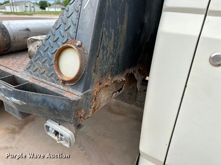 image for item NR9872 1988 Ford  F-Super Duty flatbed truck