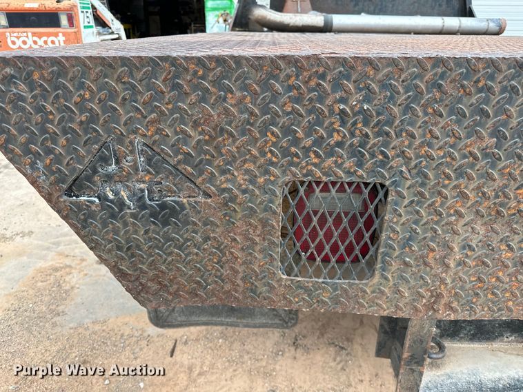 image for item NR9872 1988 Ford  F-Super Duty flatbed truck