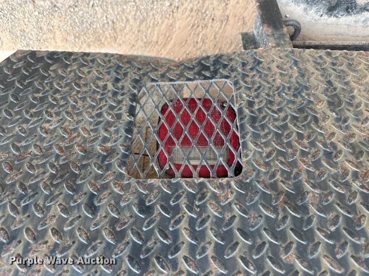 image for item NR9872 1988 Ford  F-Super Duty flatbed truck