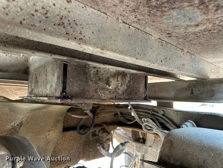 image for item NR9872 1988 Ford  F-Super Duty flatbed truck