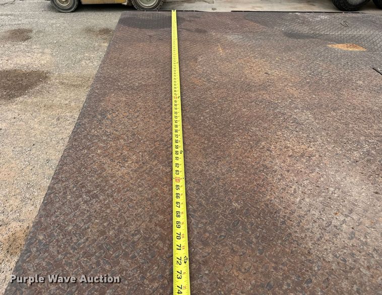 image for item NR9872 1988 Ford  F-Super Duty flatbed truck