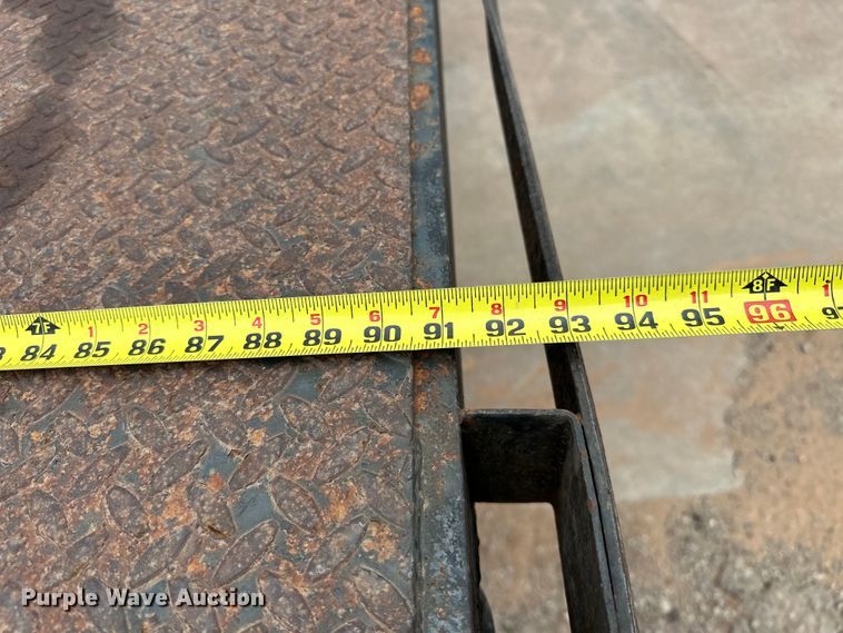 image for item NR9872 1988 Ford  F-Super Duty flatbed truck