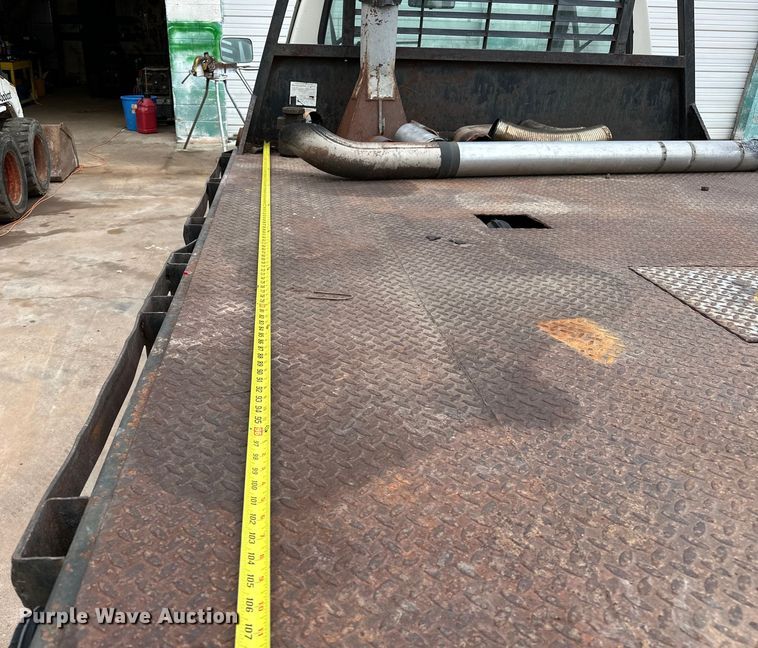 image for item NR9872 1988 Ford  F-Super Duty flatbed truck