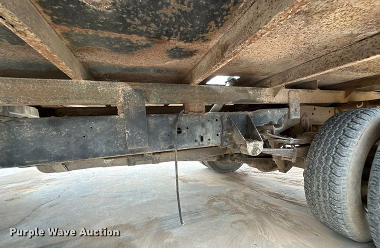 image for item NR9872 1988 Ford  F-Super Duty flatbed truck