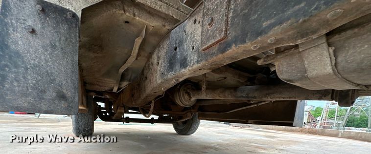 image for item NR9872 1988 Ford  F-Super Duty flatbed truck