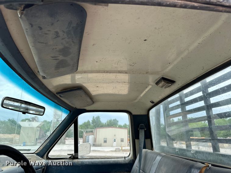 image for item NR9872 1988 Ford  F-Super Duty flatbed truck