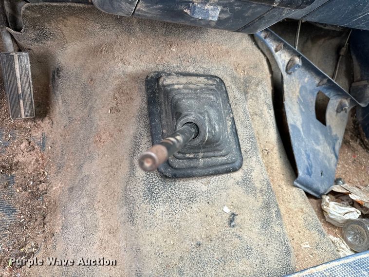 image for item NR9872 1988 Ford  F-Super Duty flatbed truck