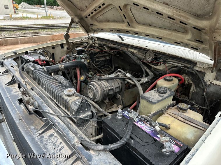 image for item NR9872 1988 Ford  F-Super Duty flatbed truck