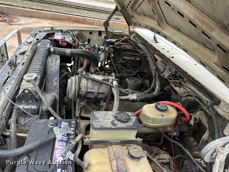 image for item NR9872 1988 Ford  F-Super Duty flatbed truck