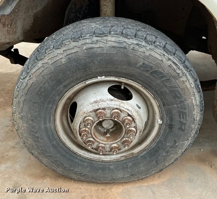 image for item NR9872 1988 Ford  F-Super Duty flatbed truck