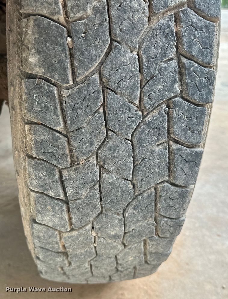 image for item NR9872 1988 Ford  F-Super Duty flatbed truck