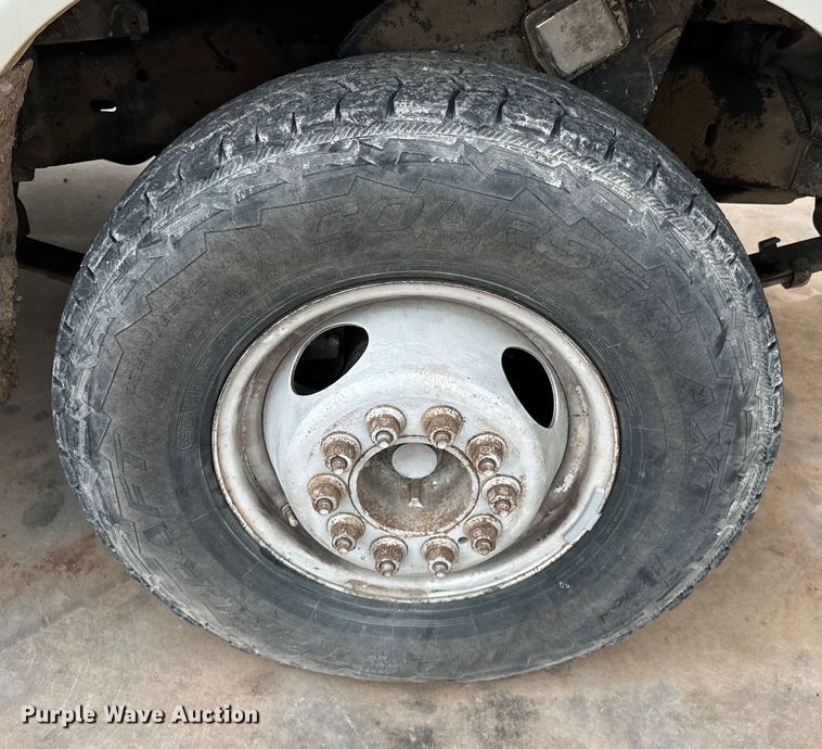 image for item NR9872 1988 Ford  F-Super Duty flatbed truck