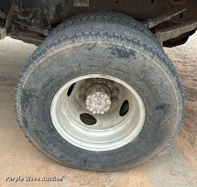 image for item NR9872 1988 Ford  F-Super Duty flatbed truck