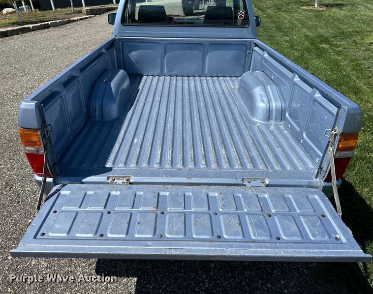 image for item NT9127 1988 Toyota pickup truck