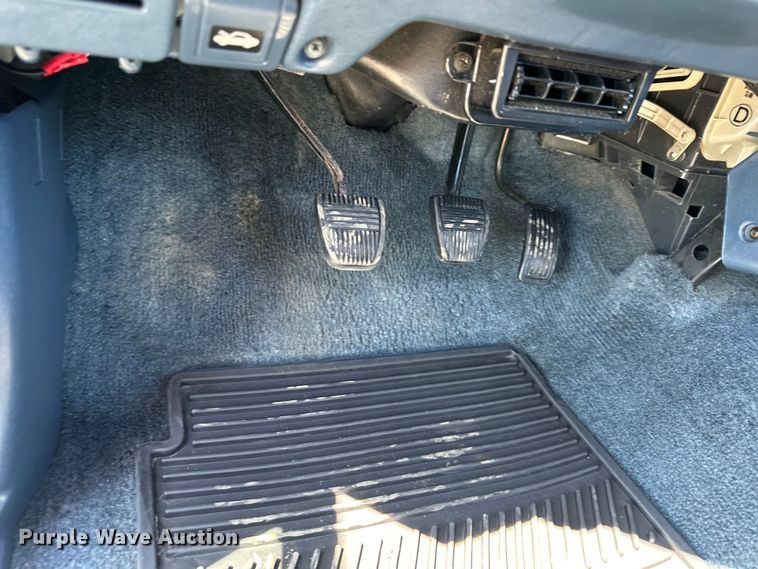 image for item NT9127 1988 Toyota pickup truck