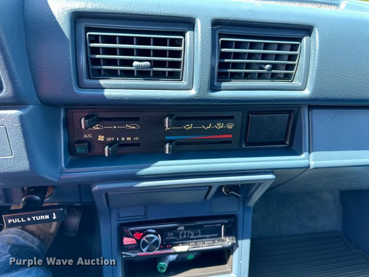 image for item NT9127 1988 Toyota pickup truck