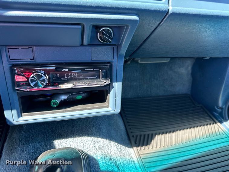 image for item NT9127 1988 Toyota pickup truck