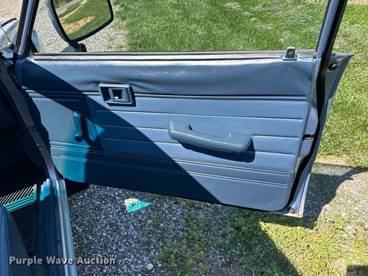 image for item NT9127 1988 Toyota pickup truck