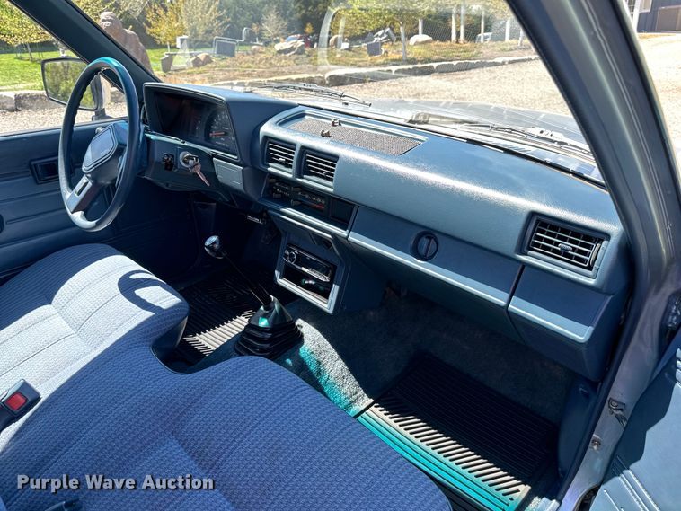 image for item NT9127 1988 Toyota pickup truck