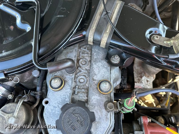 image for item NT9127 1988 Toyota pickup truck