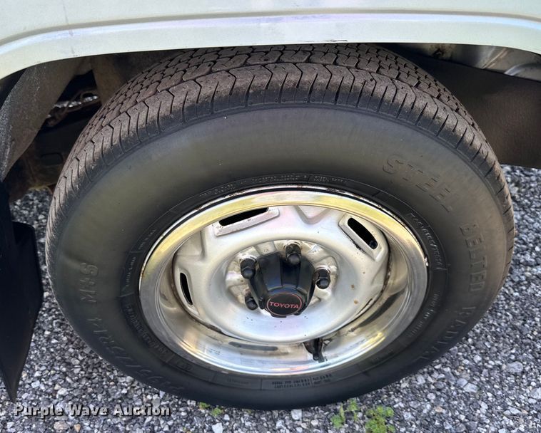 image for item NT9127 1988 Toyota pickup truck