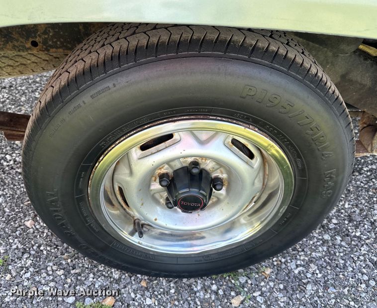 image for item NT9127 1988 Toyota pickup truck