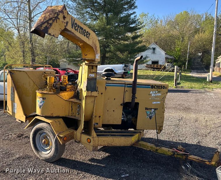image for item NT9141 1998 Vermeer  BC1250A wood chipper